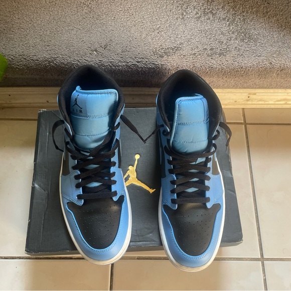 Jordan 1 Mid - Picture 3 of 3